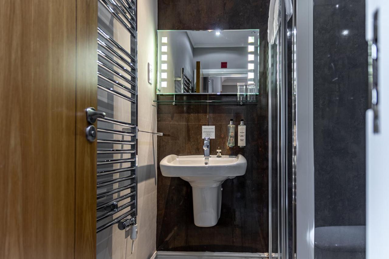 Готель Crossways Веллс Екстер'єр фото A wet room