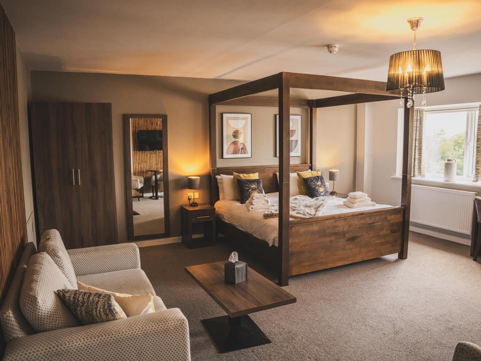 Готель Crossways Веллс Екстер'єр фото A bedroom at The Old Vicarage Hotel