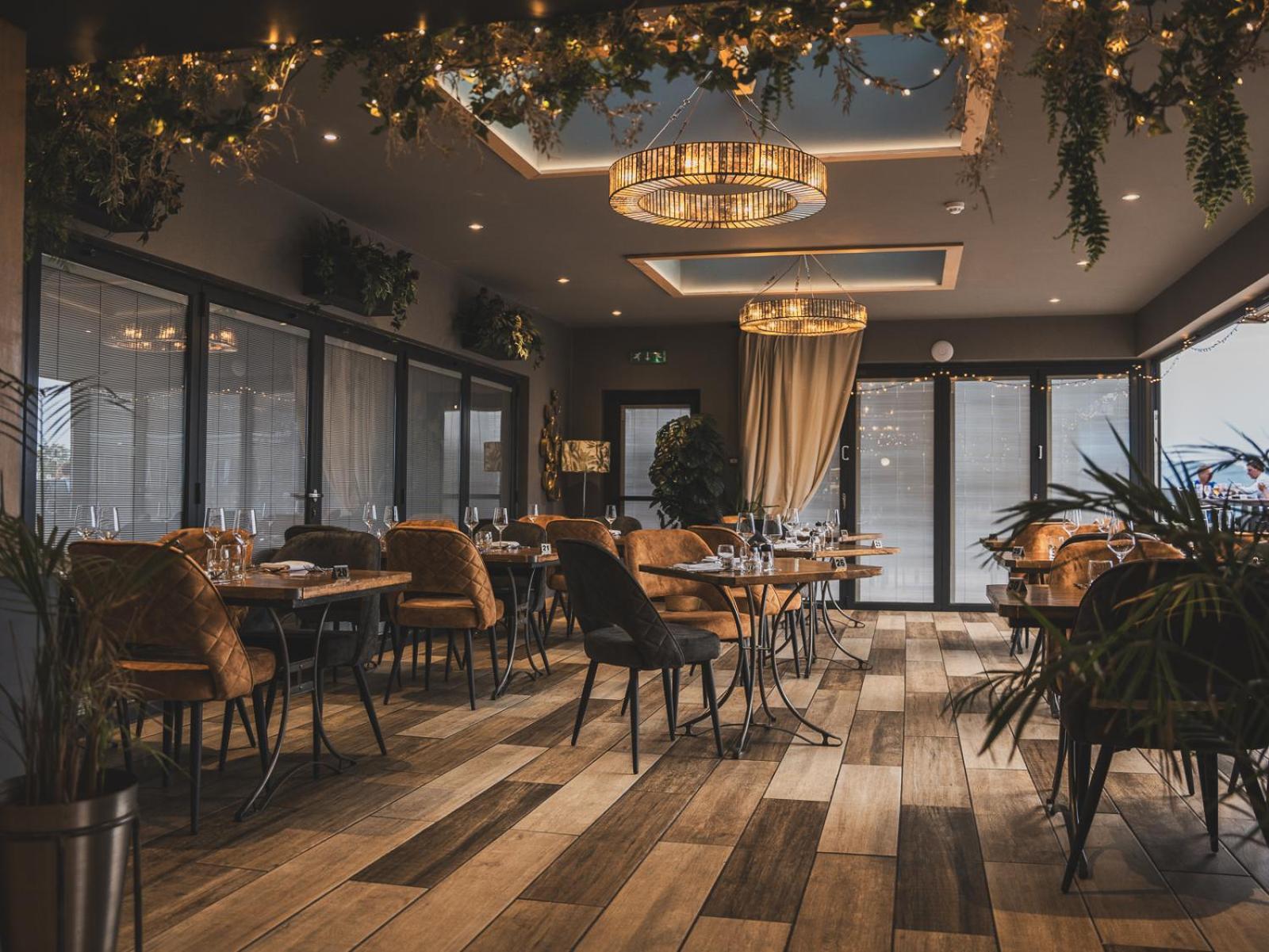Готель Crossways Веллс Екстер'єр фото The interior of the restaurant