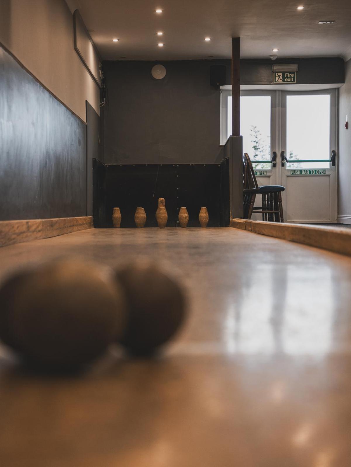 Готель Crossways Веллс Екстер'єр фото A bowling alley