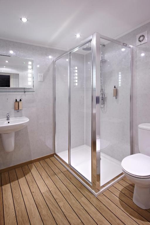 Готель Crossways Веллс Екстер'єр фото A shower cubicle